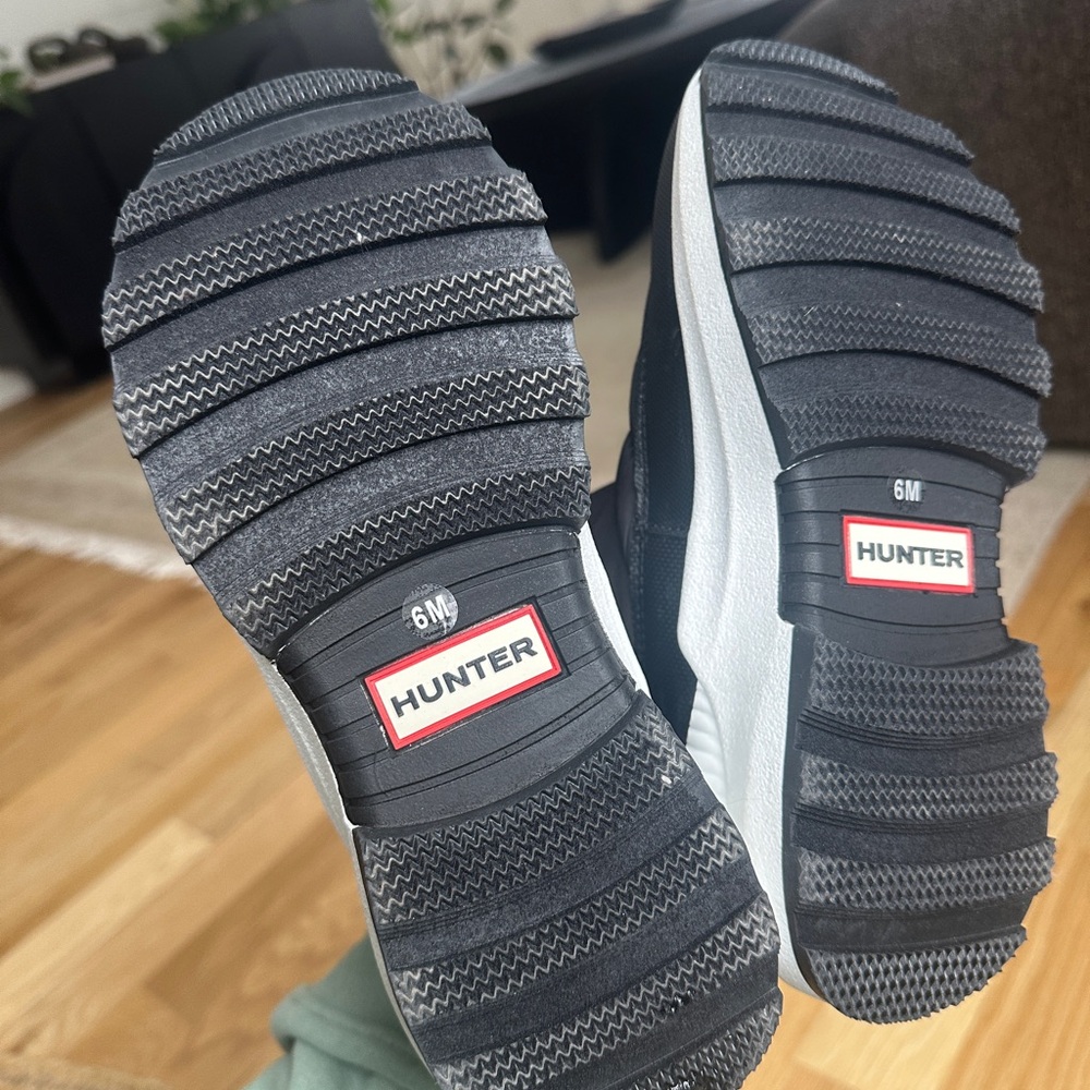 Hunter Kids Black Snow Boots - Picture 2 of 5